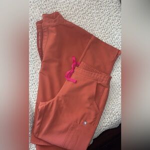 Women’s FIGS scrubs size S top and bottom in dusty orange color